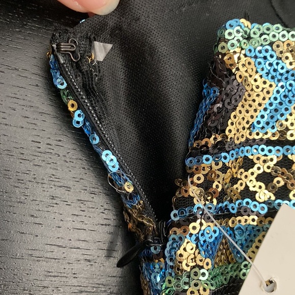 Tobi Ladies Sequin Geometric Mini Skirt - Small - Picture 6 of 8